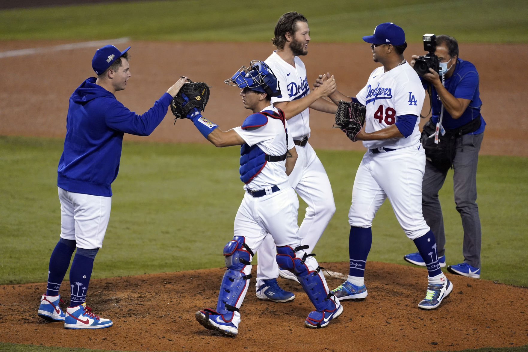 Dodgers 3, Brewers 0